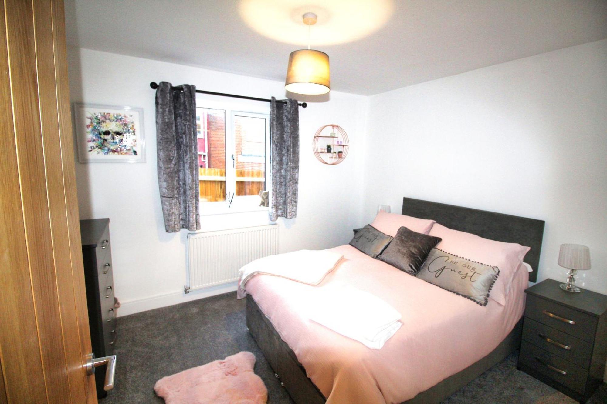 Rotherham - Rawmarsh - Great Customer Feedback - 2 Bed Bungalow - New Build - High End Furnishings - Wheel Chair Accessible - Large Enclosed Garden - Dog Friendly Exteriör bild