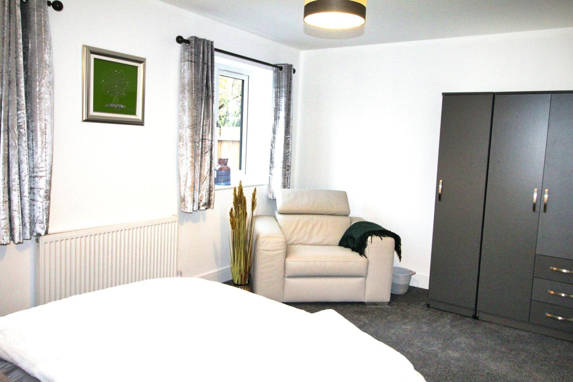 Rotherham - Rawmarsh - Great Customer Feedback - 2 Bed Bungalow - New Build - High End Furnishings - Wheel Chair Accessible - Large Enclosed Garden - Dog Friendly Exteriör bild